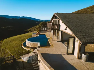 Skyview Retreat – Santa Barbara Panoramic Vistas & Wine Country Magic, a wedding venue with lodging in Buellton, California