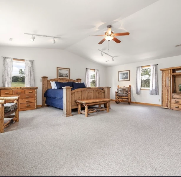 Falcon lodge wedding venue with luxury guest accommodations - 100 guest capacity - sleeps 26 - all-in-one venue + accommod...