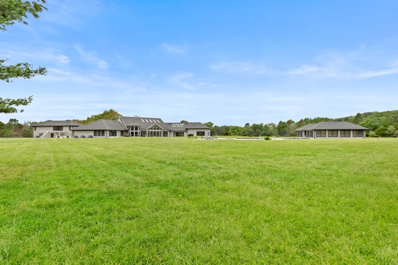 NJ Wedding Weekend Estate with Indoor Event Space, Golf Course & Resort-Style Grounds - Multi-day wedding venue - Photo 2