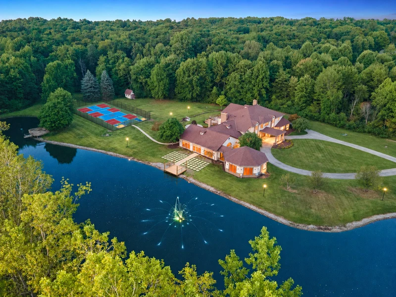 12,000 Sq Ft Luxury Mansion in Ohio - Photo 1