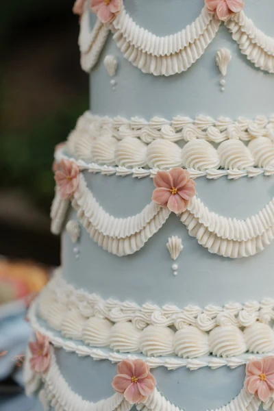LILA Cake Shop vintage piped blue tiered cake with pink flowers, detail